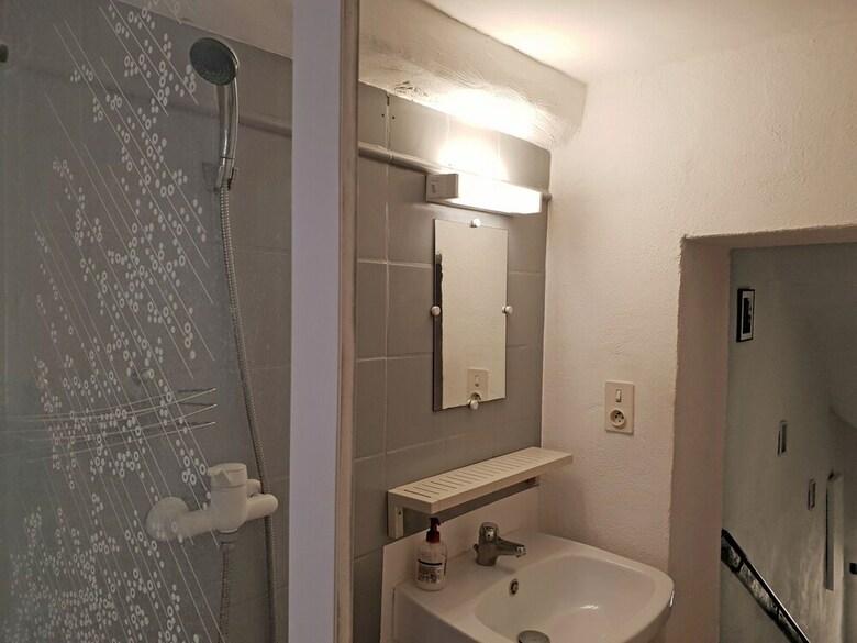 Charming Villa In Meounes-les-montrieux With Jacuzzi