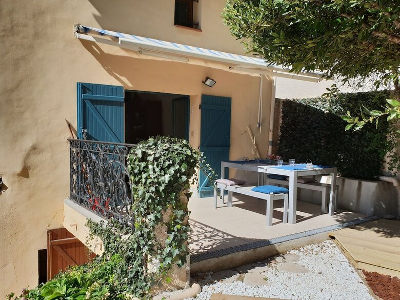 Charming Villa In Meounes-les-montrieux With Jacuzzi