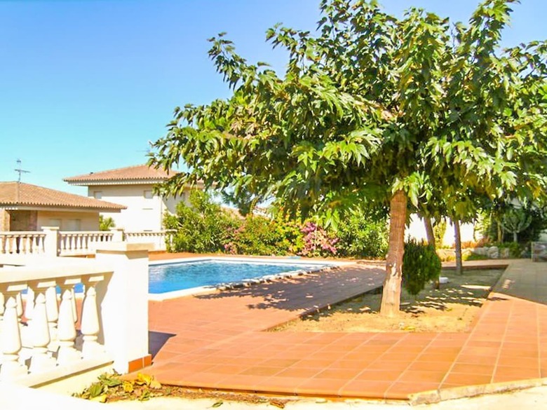Spacious Holiday Home In L'escala With Swimming Pool