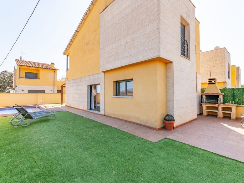 Cozy Holiday Home In Urbanitzaci� Bon Relax With Pool