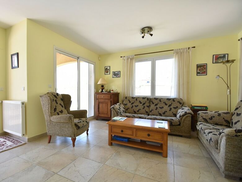 Spacious Villa Near Villemoustaussou With Pool