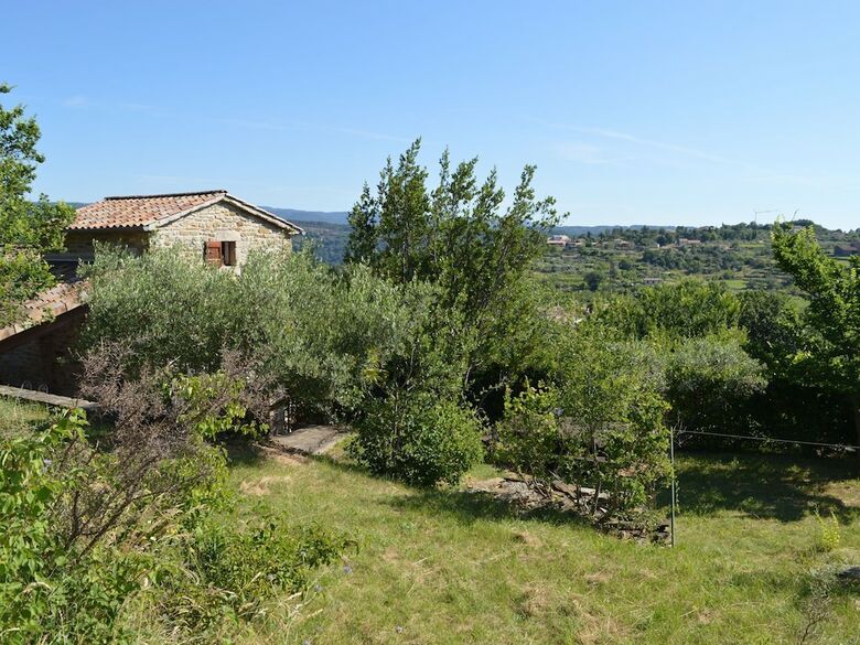 Wonderful Holiday Home With Magnificent Views And Shared Swimming Pool