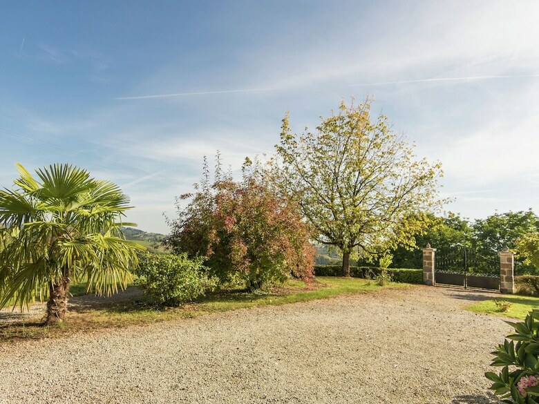 16th Century Tower With Large Garden And Beautiful Views