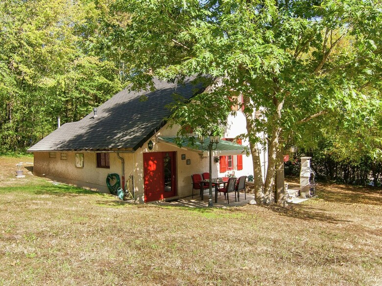 Cozy Holiday Home With Private Garden In Savignac-l�drier