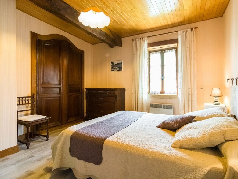 Vintage Home In Siorac-en-p�rigord With Pool