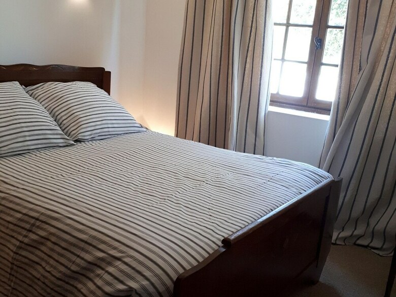 Cozy Holiday Home In Montclus With River Near