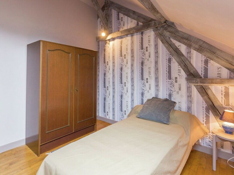 Serene Holiday Home In Besse With Swimming Pool