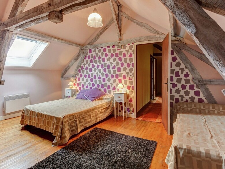 Serene Holiday Home In Besse With Swimming Pool
