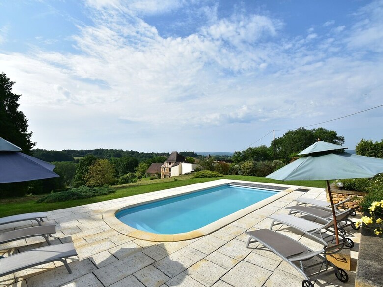 Cozy Holiday Home In Coux-et-bigaroque With A Private Pool