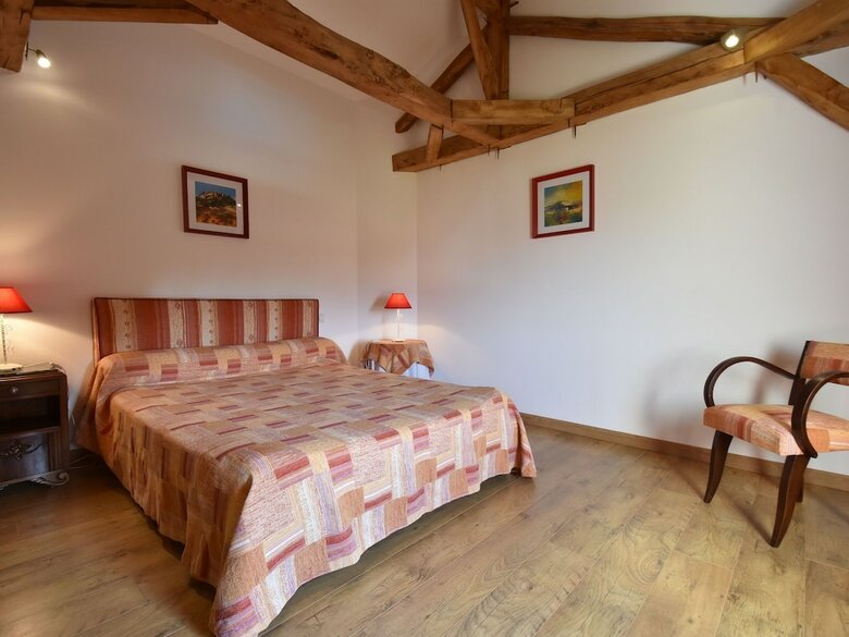Cozy Holiday Home In Coux-et-bigaroque With A Private Pool