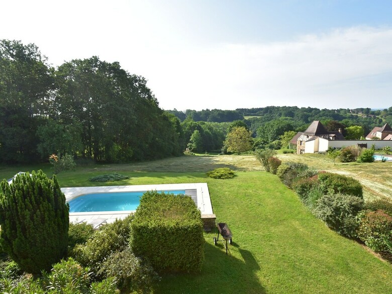 Cozy Holiday Home In Coux-et-bigaroque With A Private Pool