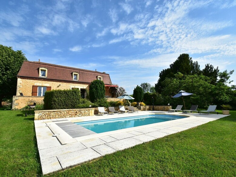 Cozy Holiday Home In Coux-et-bigaroque With A Private Pool