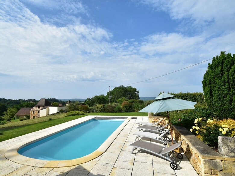 Cozy Holiday Home In Coux-et-bigaroque With A Private Pool
