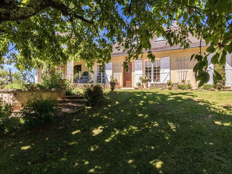 Cozy Villa In Saint-bonnet-la-rivi�re With Swimming Pool