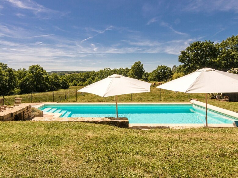 Cozy Villa In Saint-bonnet-la-rivi�re With Swimming Pool