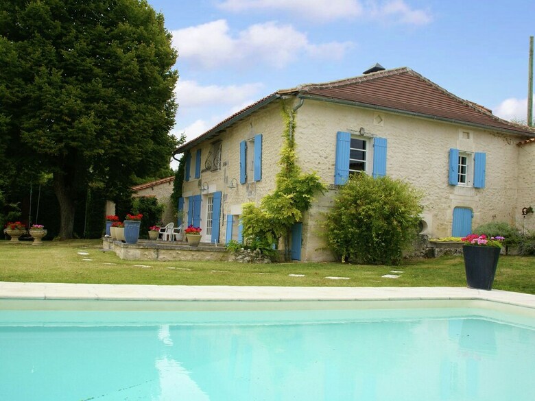 Quaint Holiday Home In Lusignac With Swimming Pool