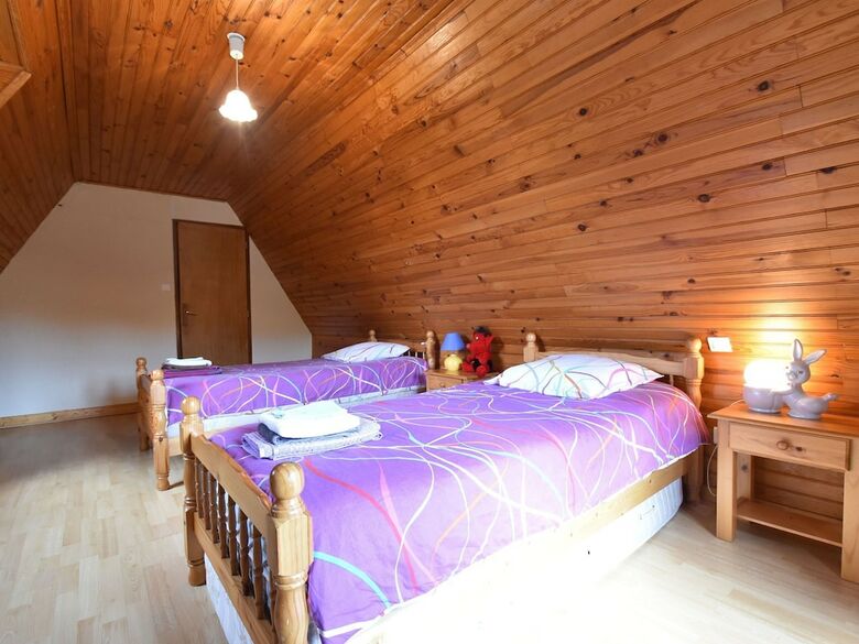 Cozy Holiday Home In Saint-l�on-sur-v�z�re With Pool