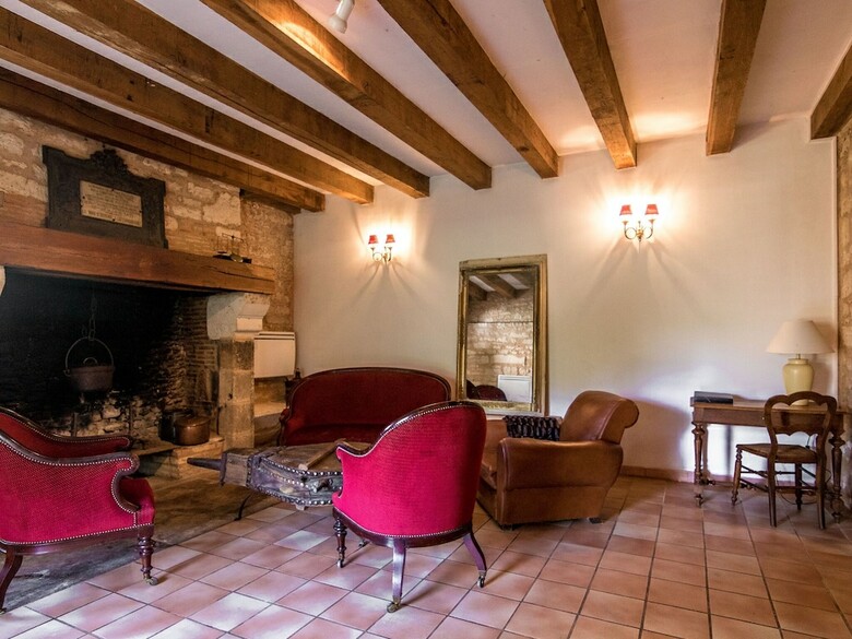 Heritage Holiday Home In Mayac With Pool