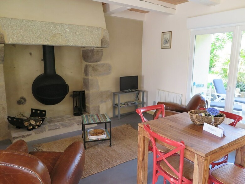 Pretty Cottage In La Chapelle-neuve Brittany With Jacuzzi