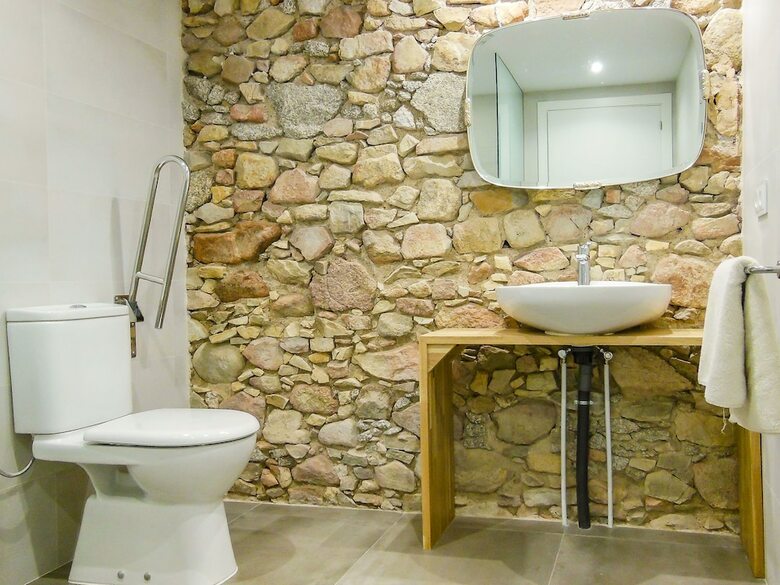 Authentic, Modern And Wheelchair Friendly Holiday Home With Private Pool