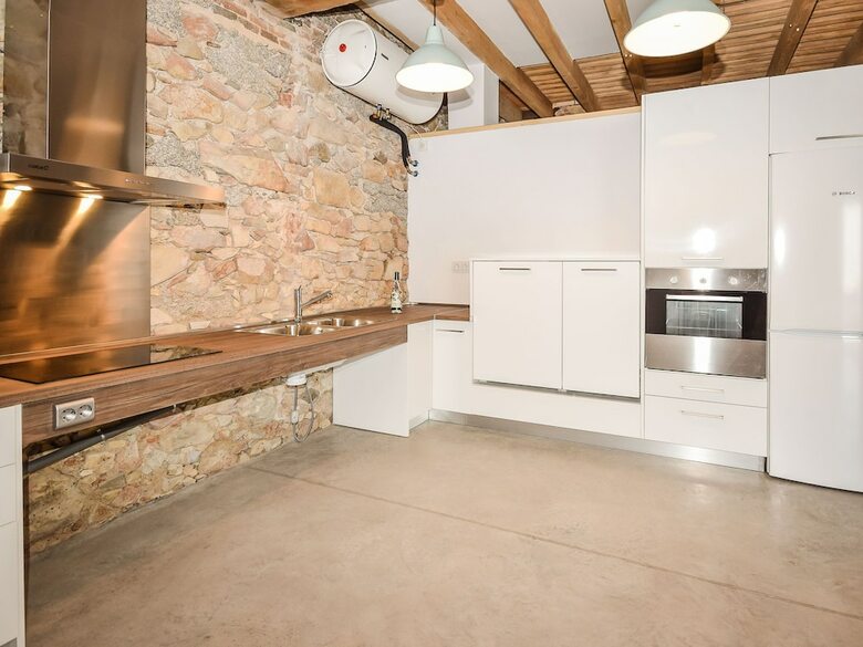 Authentic, Modern And Wheelchair Friendly Holiday Home With Private Pool