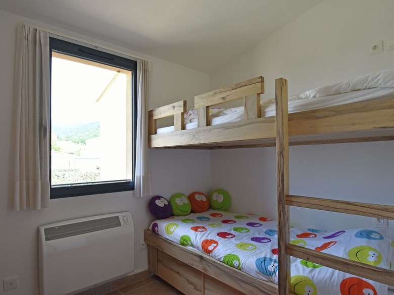 Lavish Villa In Malauc�ne With Private Garden