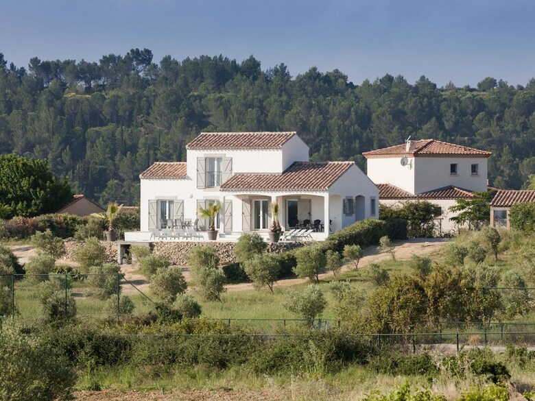 Luxury Villa In Aigne With Swimming Pool