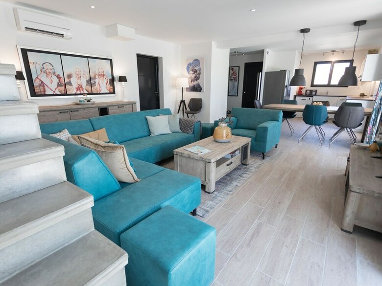 Luxury Villa In Aigne With Swimming Pool