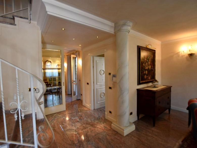 Luxurious Villa In Lombardy With Garden And Jacuzzi