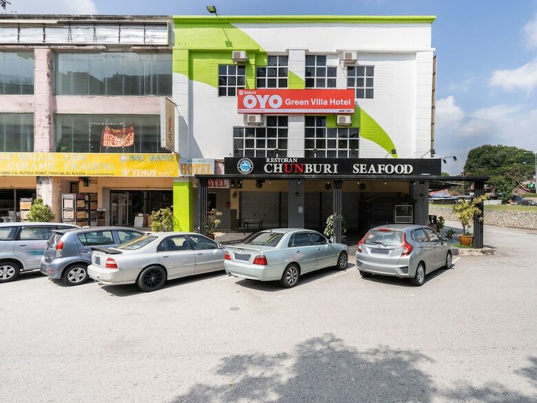 Oyo 89844 Green Villa Hotel