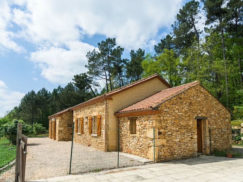 Quaint Holiday Home In Blanquefort-sur-briolance With Pool