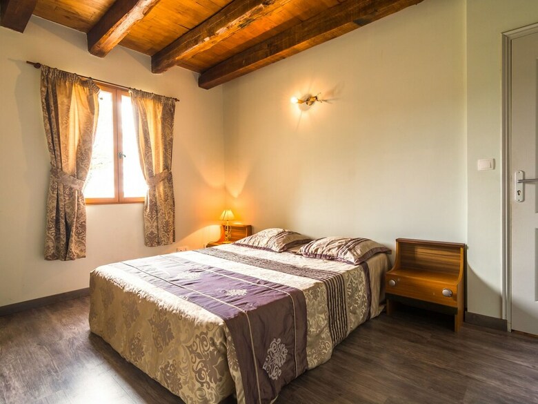 Quaint Holiday Home In Blanquefort-sur-briolance With Pool