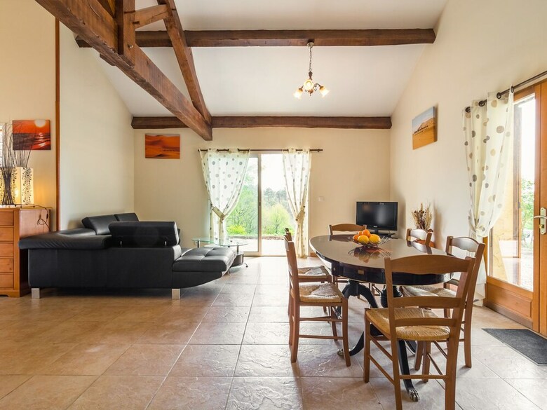 Quaint Holiday Home In Blanquefort-sur-briolance With Pool