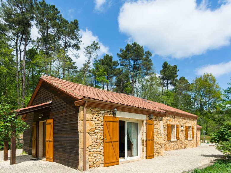 Quaint Holiday Home In Blanquefort-sur-briolance With Pool