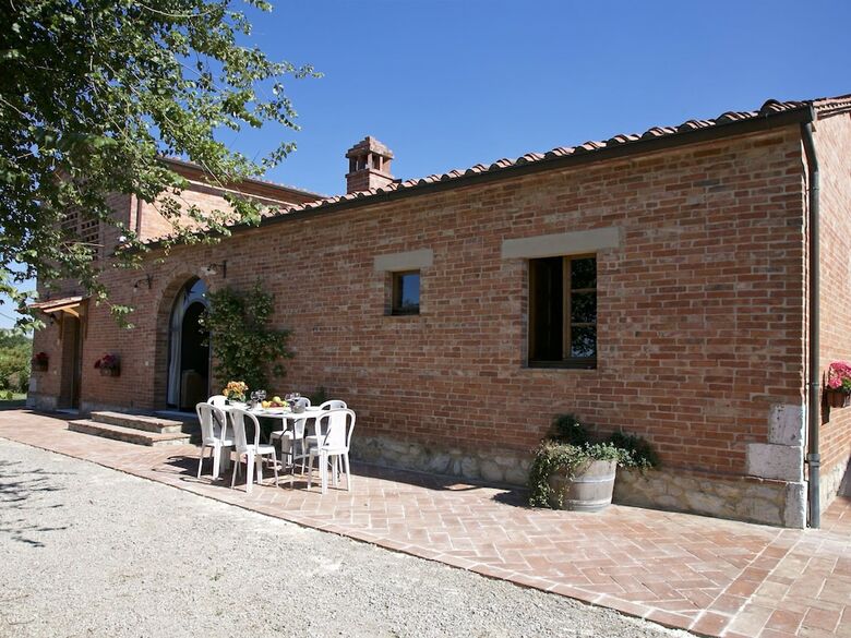 Exquisite Farmhouse In Tuscany With Swimming Pool