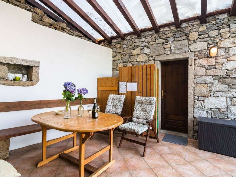 Authentic Rural House, 200 Mt Form The Parking