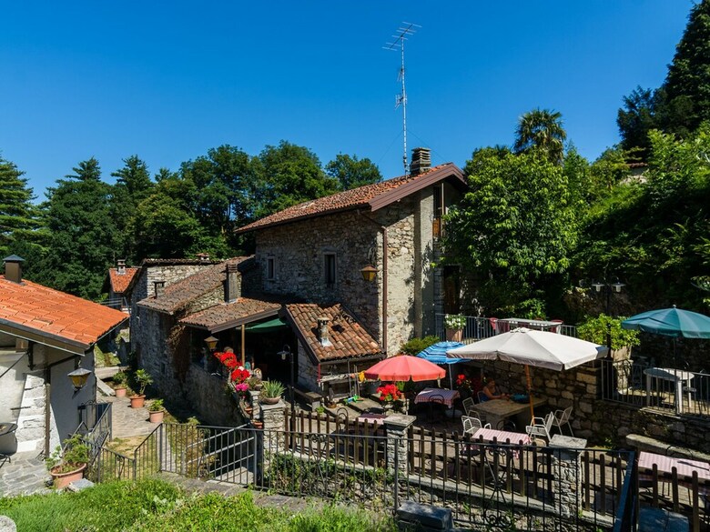 Authentic Rural House, 200 Mt Form The Parking