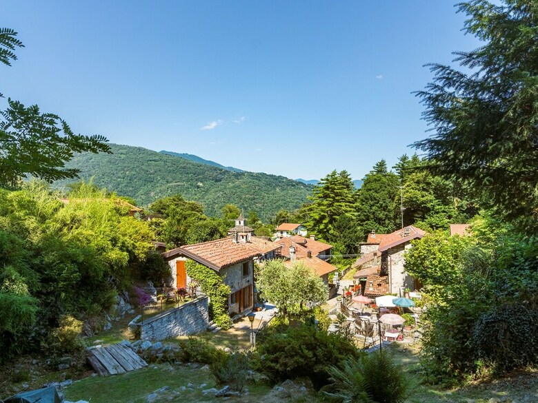 Authentic Rural House, 200 Mt Form The Parking