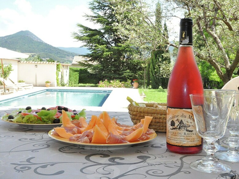 Villa With Private Pool And Splendid View On The Mont Ventoux
