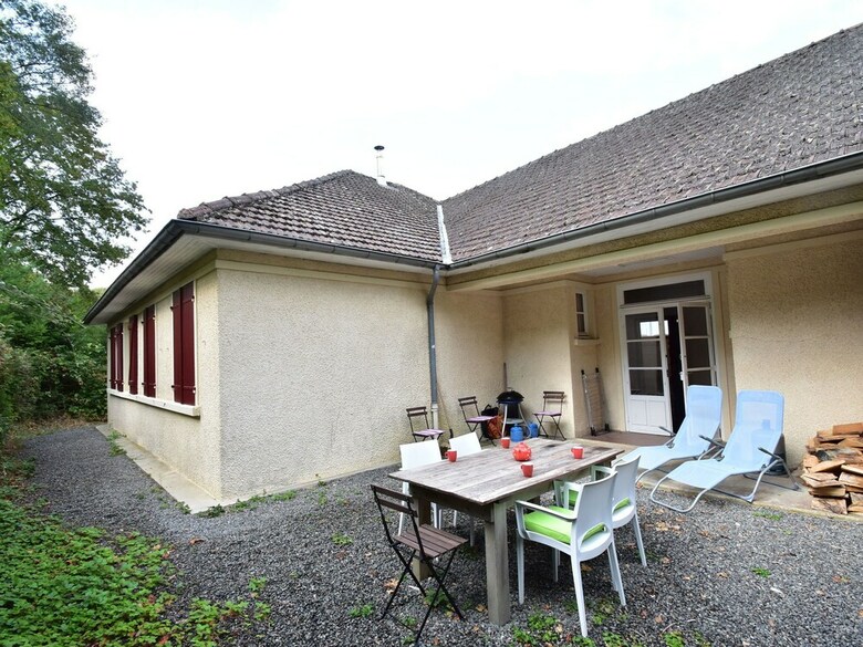 Luxurious Holiday Home In Cuzy With Swimming Pool