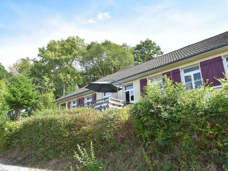 Luxurious Holiday Home In Cuzy With Swimming Pool