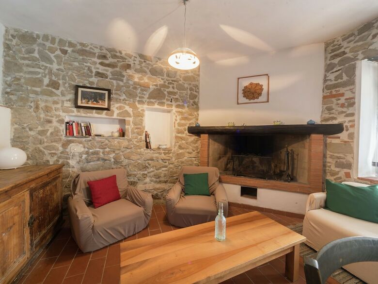 Lovely Holiday Home With Swimming Pool, Fireplace, Parking