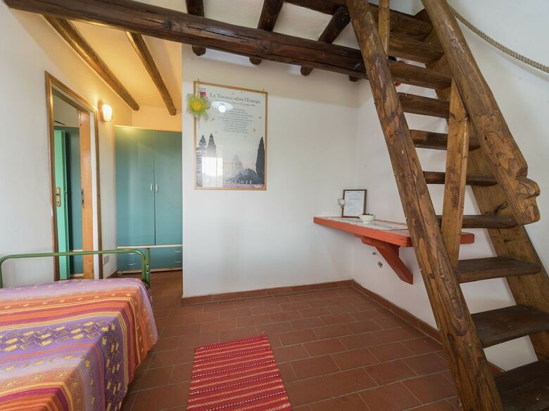 Lovely Holiday Home With Swimming Pool, Fireplace, Parking