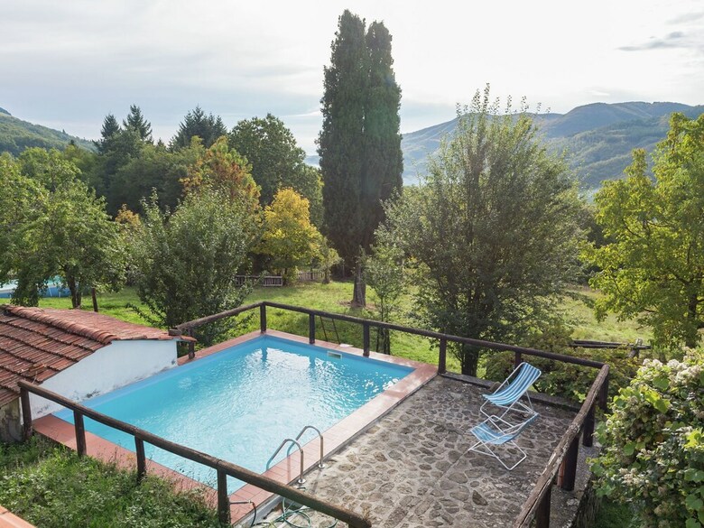 Lovely Holiday Home With Swimming Pool, Fireplace, Parking