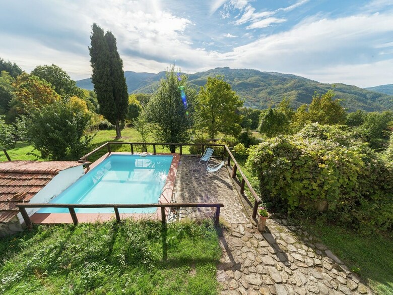 Lovely Holiday Home With Swimming Pool, Fireplace, Parking