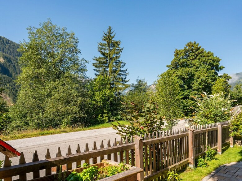 Quaint Chalet With Garden In Wald Im Pinzgau