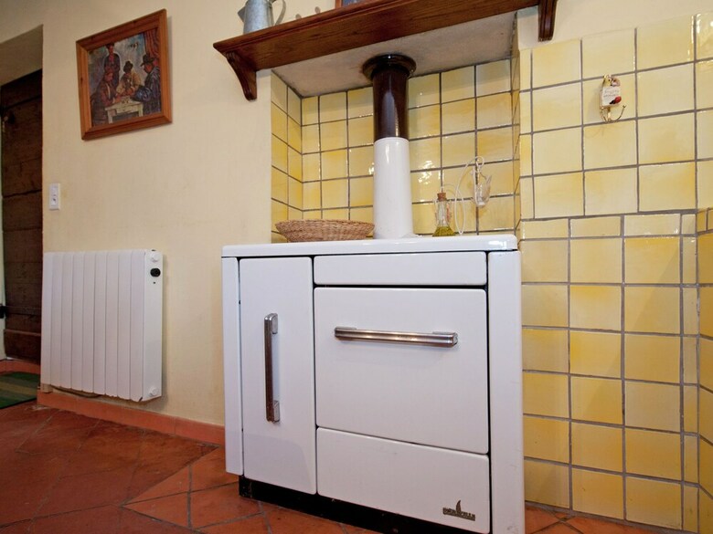18th Century, Cosy Middle House In Barjols