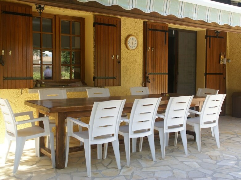 Cozy Villa In Sorgues With Swimming Pool