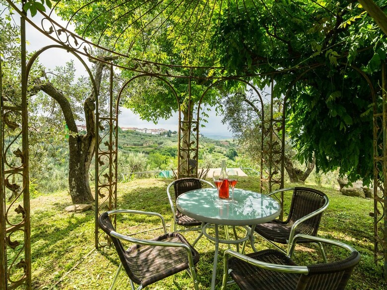 Exotic Holiday Home In Vinci With Swimming Pool