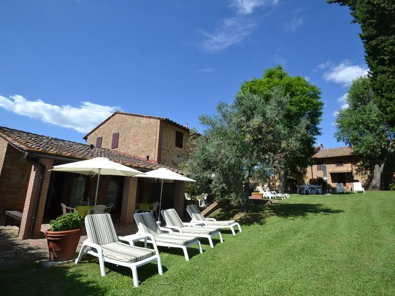 Peaceful Apartment With Pool In Montaione Italy